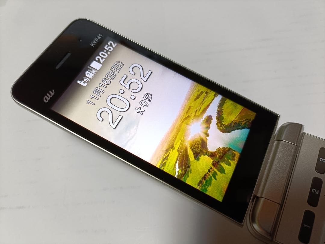 ☆ au GRATINA KYF41 シャンパンゴールド 新品同様