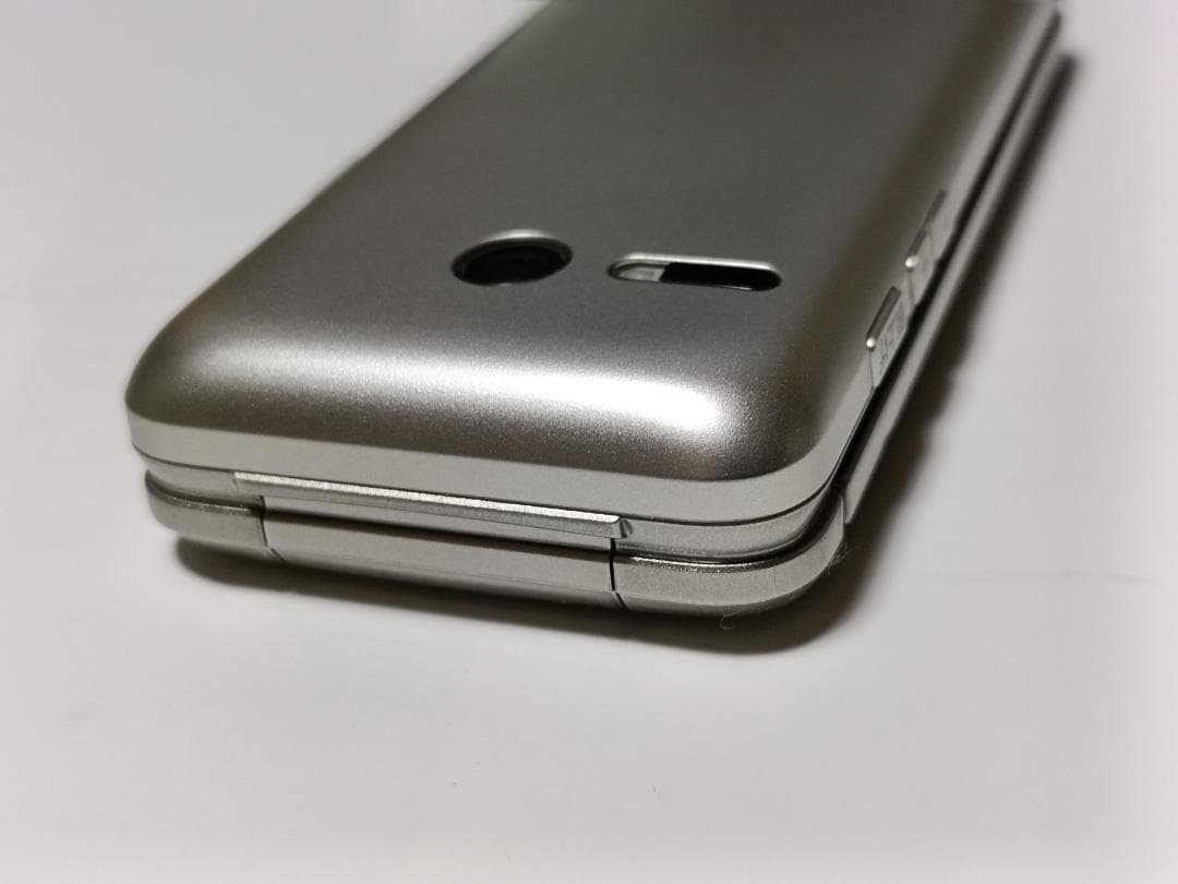 ☆ au GRATINA KYF41 シャンパンゴールド 新品同様