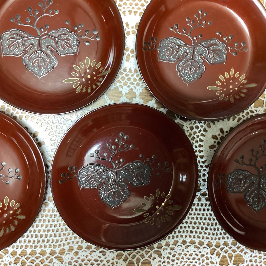 k2f7 漆器製 赤茶色の桐菊模様皿 24枚セット