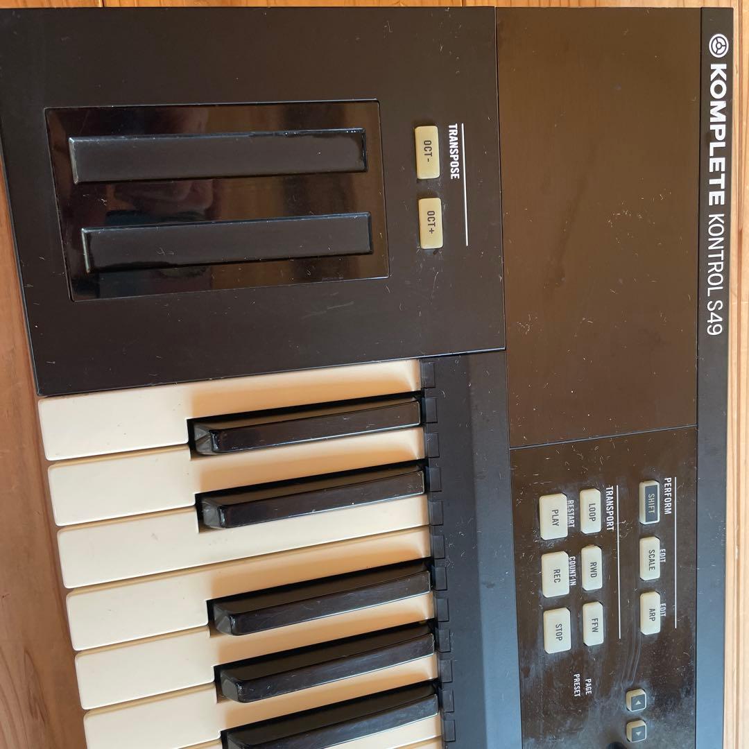 KOMPLETE KONTROL S49 MK1 MIDIキーボード