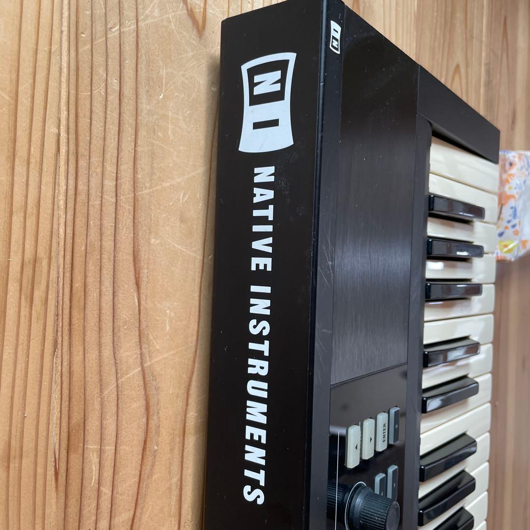 KOMPLETE KONTROL S49 MK1 MIDIキーボード