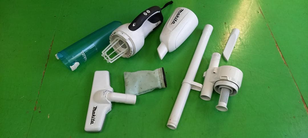 充電式クリーナ　マキタ　CL181FD