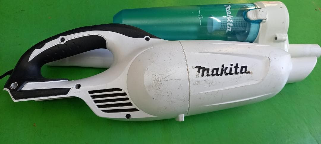 充電式クリーナ　マキタ　CL181FD