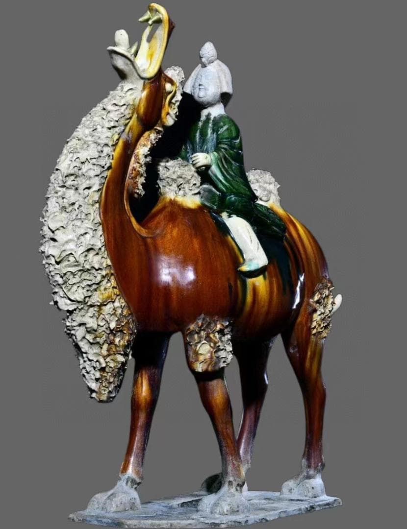 中国古美術・旧蔵の三彩陶器、静かに立つ嘶く駱駝の上の仕女俑・55x65cm・賞物
