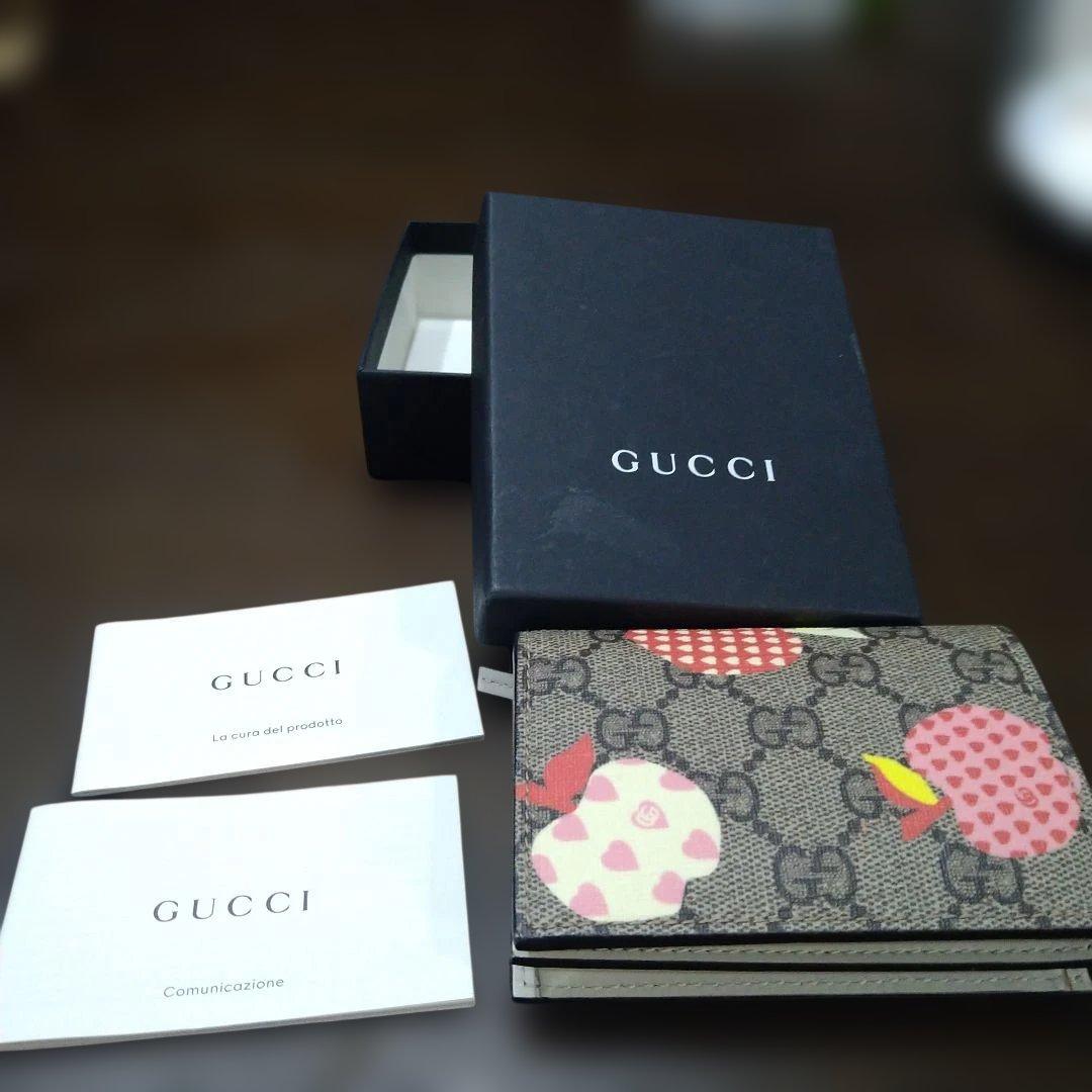GUCCI フルーツモチーフ 二つ折り財布