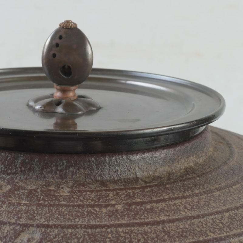 茶道具　釜師　菊池政光作　筋入平丸釜　共箱　V　9293A