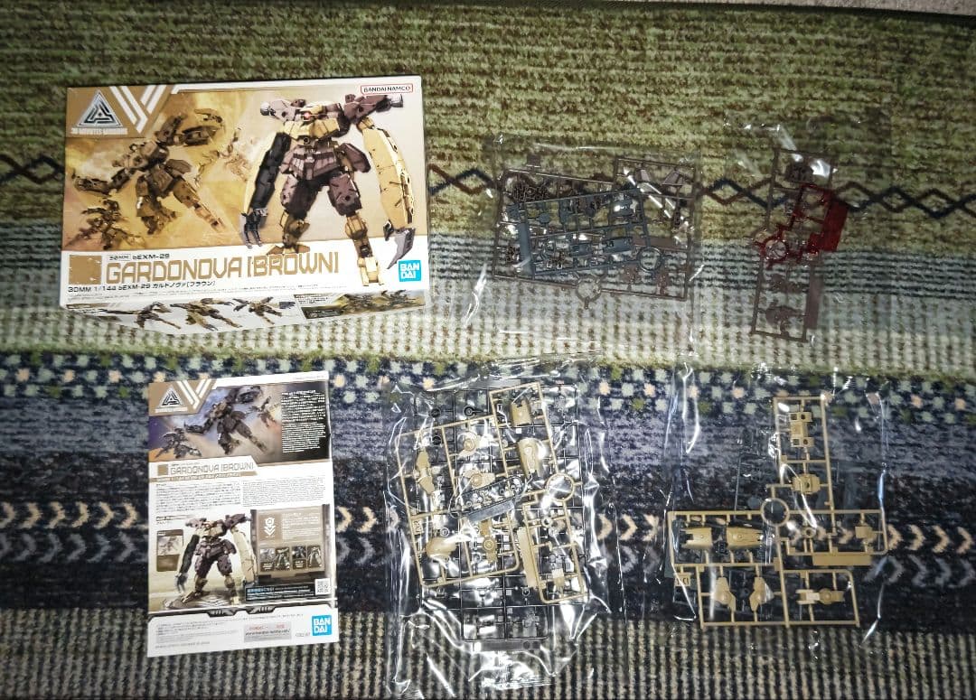 未組み立てガンプラセット