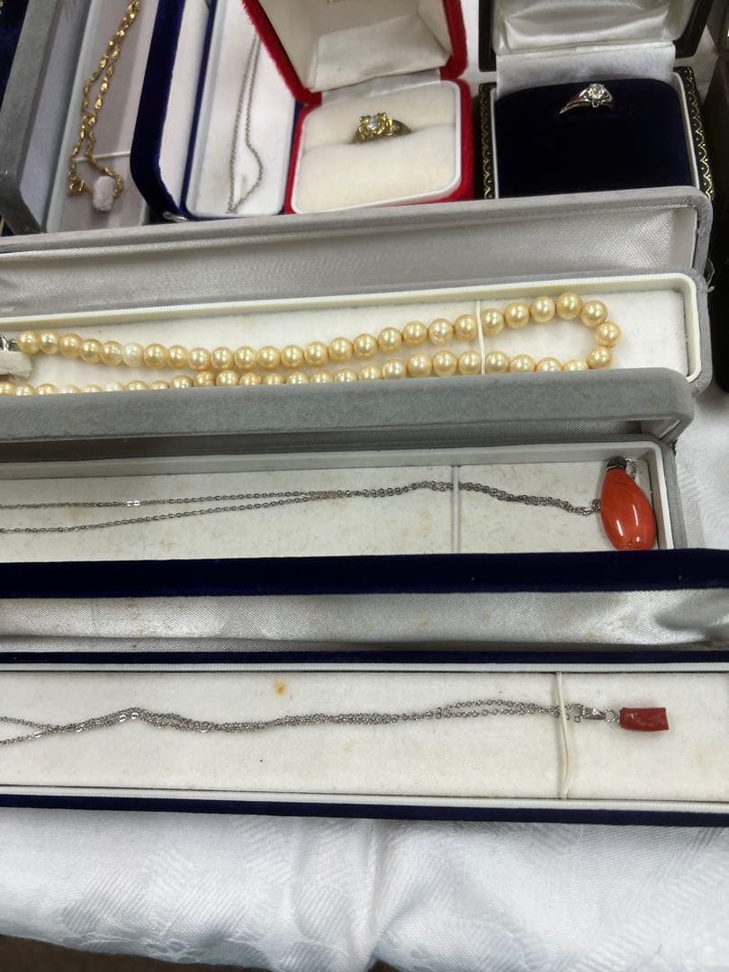 真珠　サンゴネックレス　イミテーションのアクセサリーまとめて　中古品