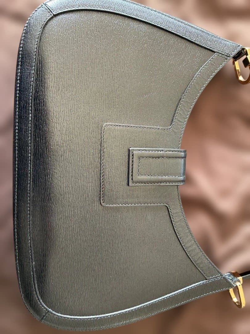 グッチショルダーバッグ　Gロゴ