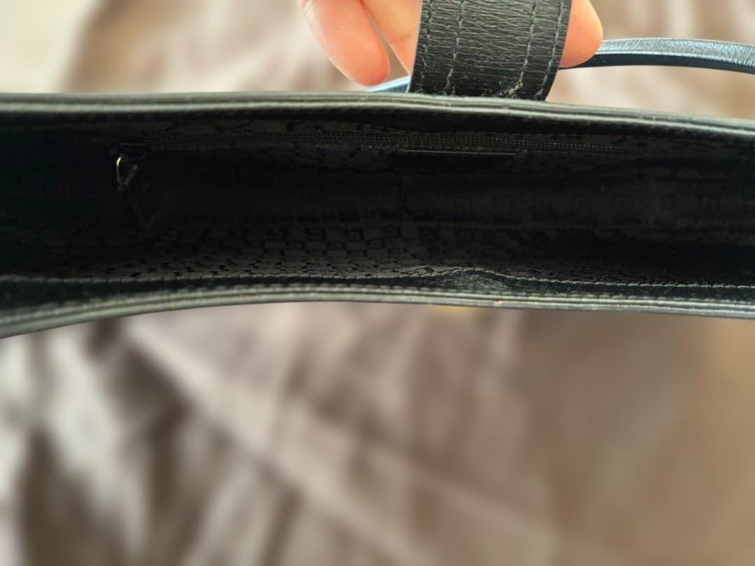 グッチショルダーバッグ　Gロゴ