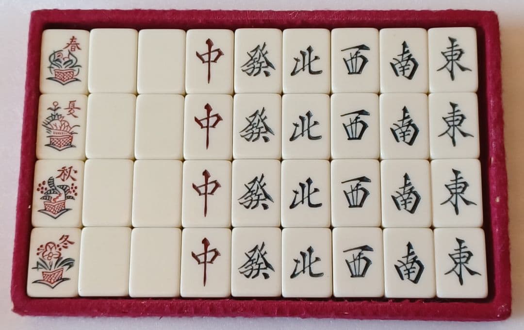 昭和の麻雀牌 総重量2.8kg (持ったときの感触、混ぜたときの独特の音が魅力)