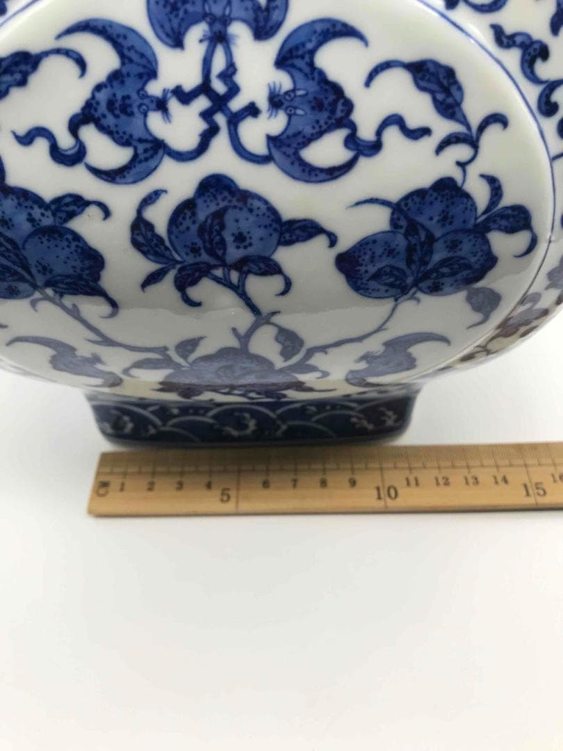 【大清乾隆年製】在銘　染付 青花纏枝蓮壽桃海水紋雙耳大瓶 官窯(C-34)