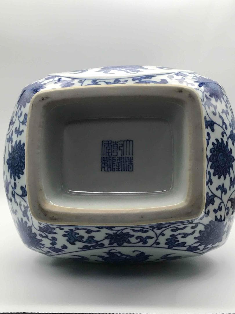 【大清乾隆年製】在銘　染付 青花纏枝蓮壽桃海水紋雙耳大瓶 官窯(C-34)