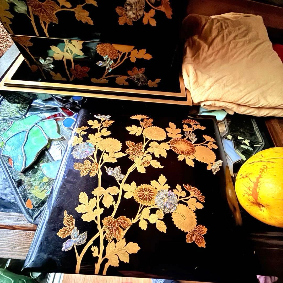 超限定12月31日20時迄‼️JAPAN輪島螺鈿蒔絵『菊づくし』四段重箱在銘重ね盆