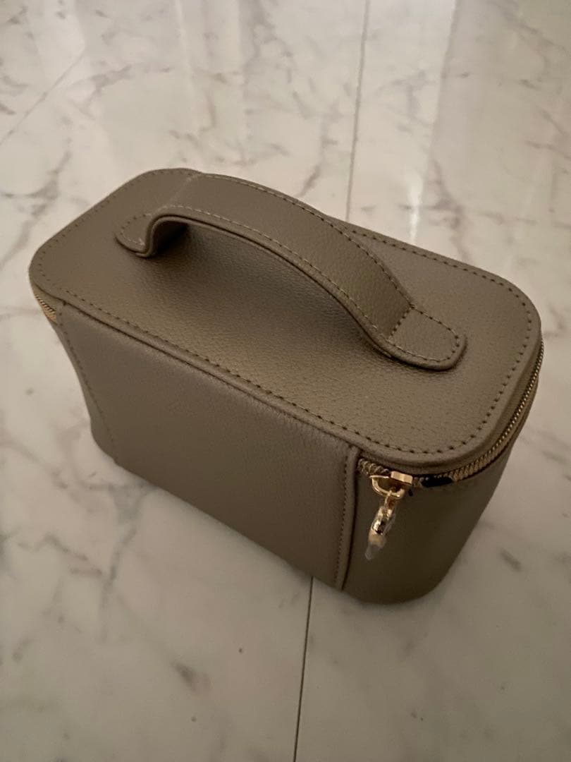 最新❗️未開封‼️ エミレーツ航空ファーストクラス ブルガリ ポーチとナイトコスメ