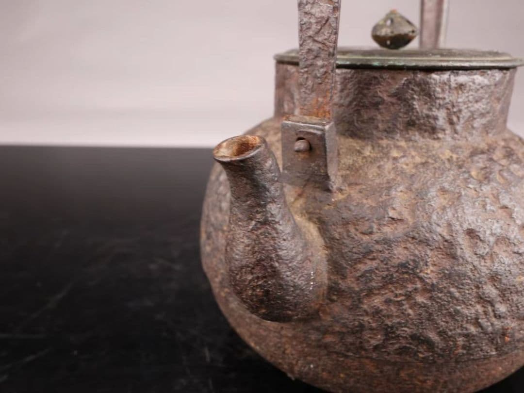 A500 鉄瓶 【龍文堂造】 岩肌 茶道具 湯沸 重量1462g 1000ml