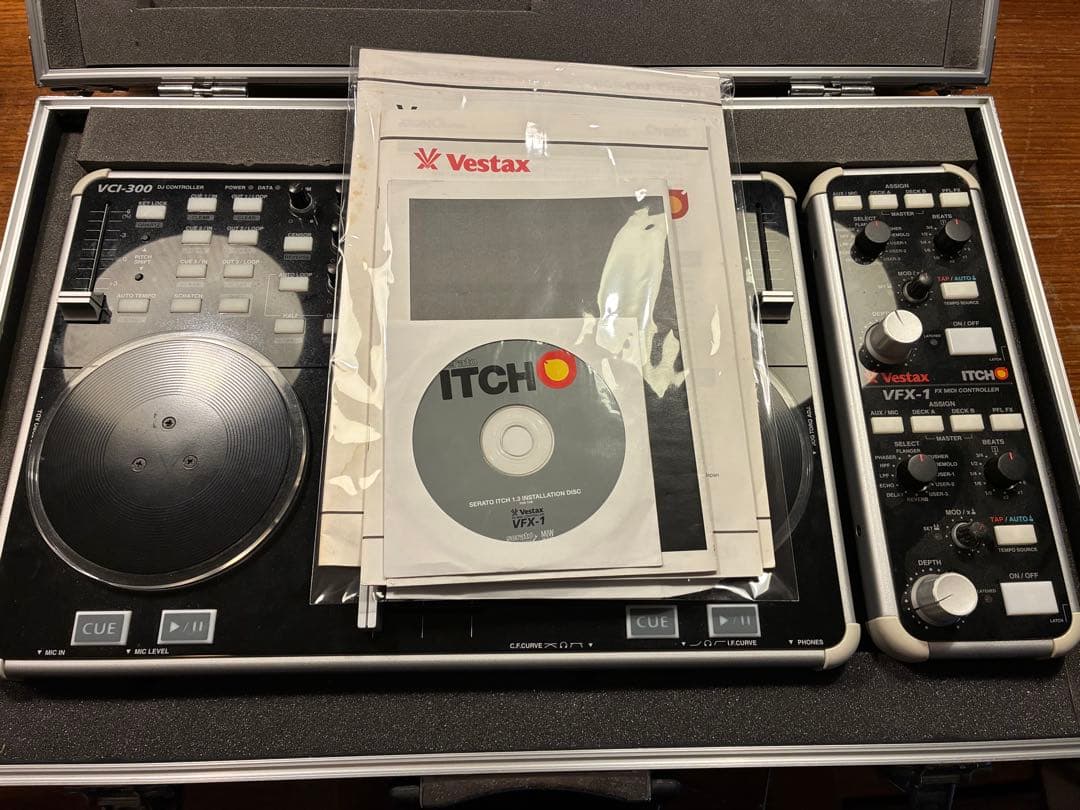 Vestax VCI-300 DJコントローラーセット　ハードケース付き