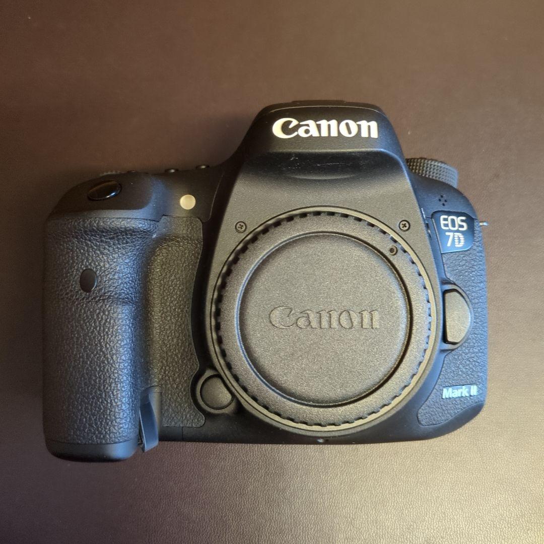 あ*み様 Canon EOS 7D Mark II 本体+バッテリー2個