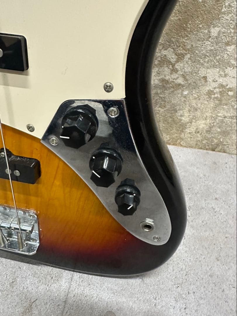 ⑰BUSKER’Sエレキベースジャズベースタイプ4弦サンバースト（白ピックガード