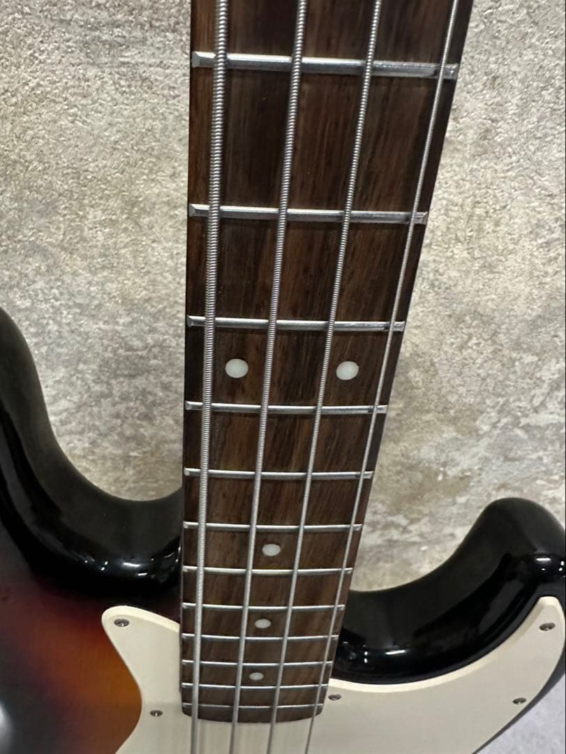 ⑰BUSKER’Sエレキベースジャズベースタイプ4弦サンバースト（白ピックガード
