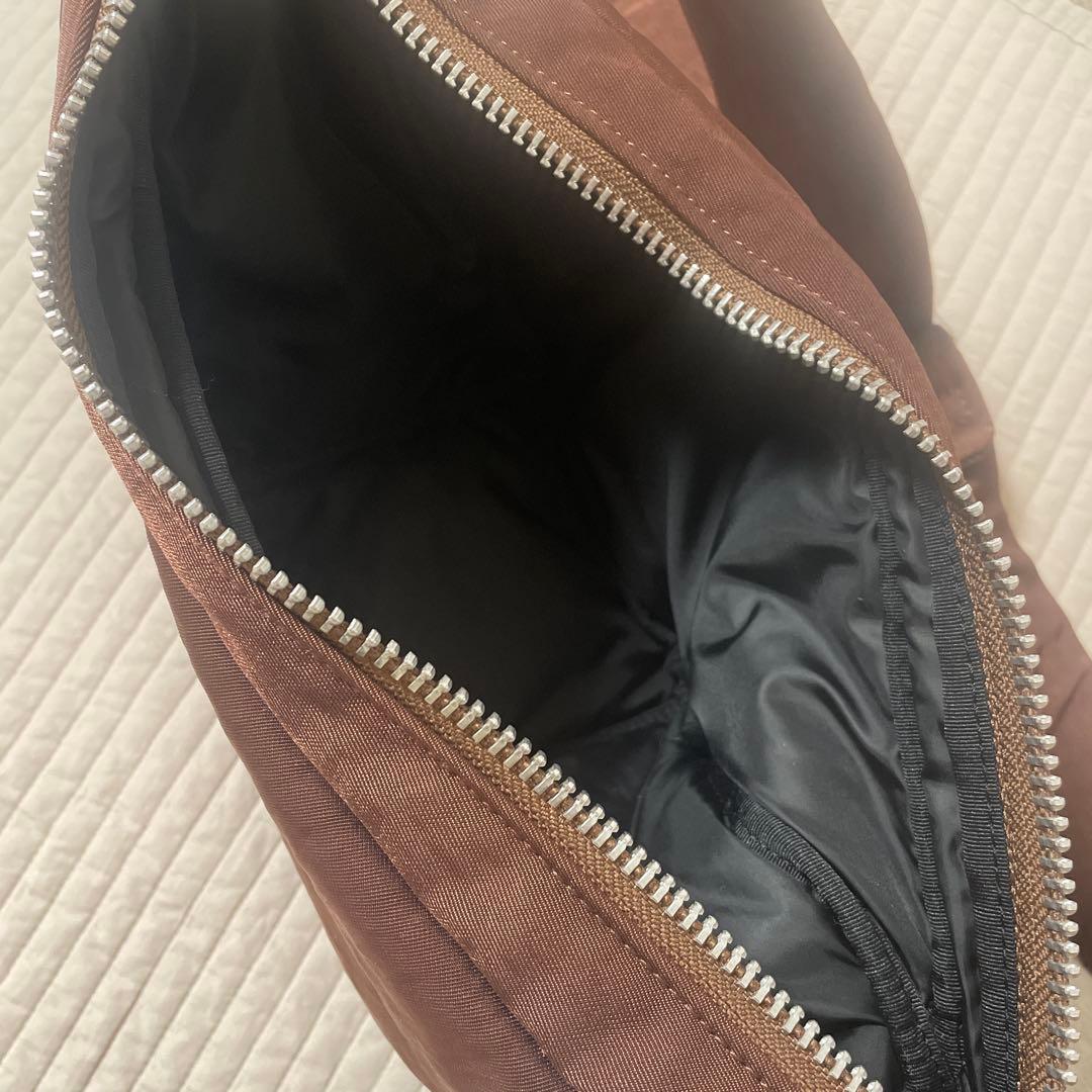 ITTI ANNIE PUFFER TOWN MOON BAG バッグ　ブラウン