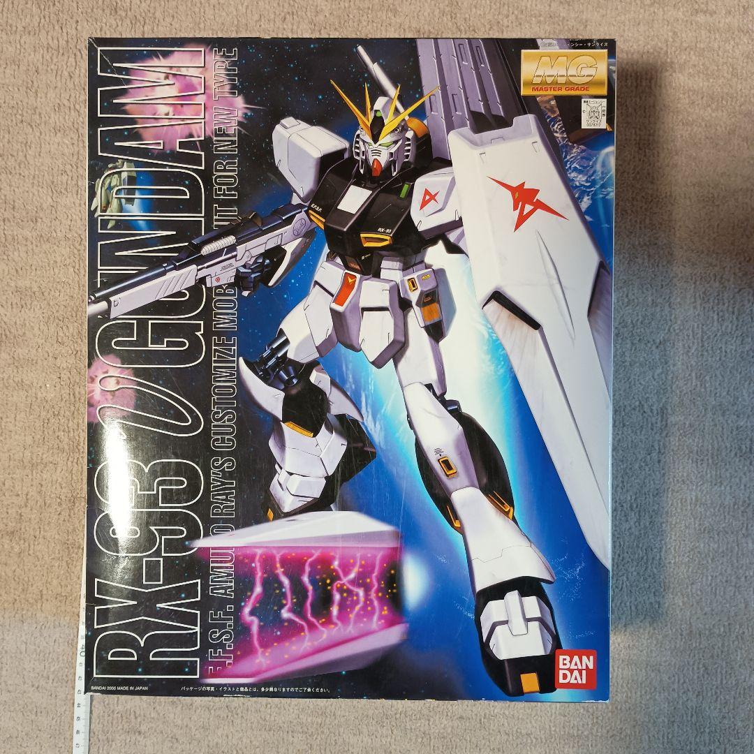 RX-93 νガンダム　地球連邦軍ニュータイプ専用モビルスーツ1/100
