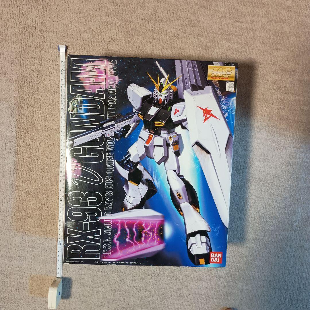 RX-93 νガンダム　地球連邦軍ニュータイプ専用モビルスーツ1/100