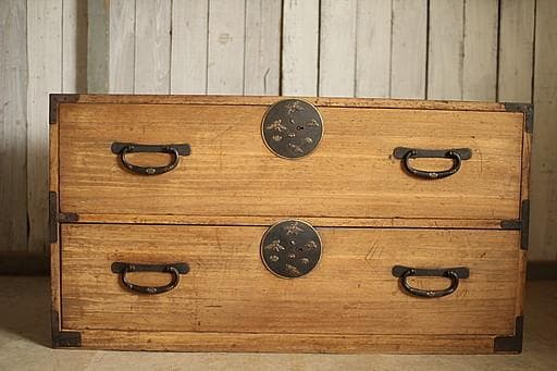 味のある丸金具時代箪笥　桐箪笥　抽斗2段