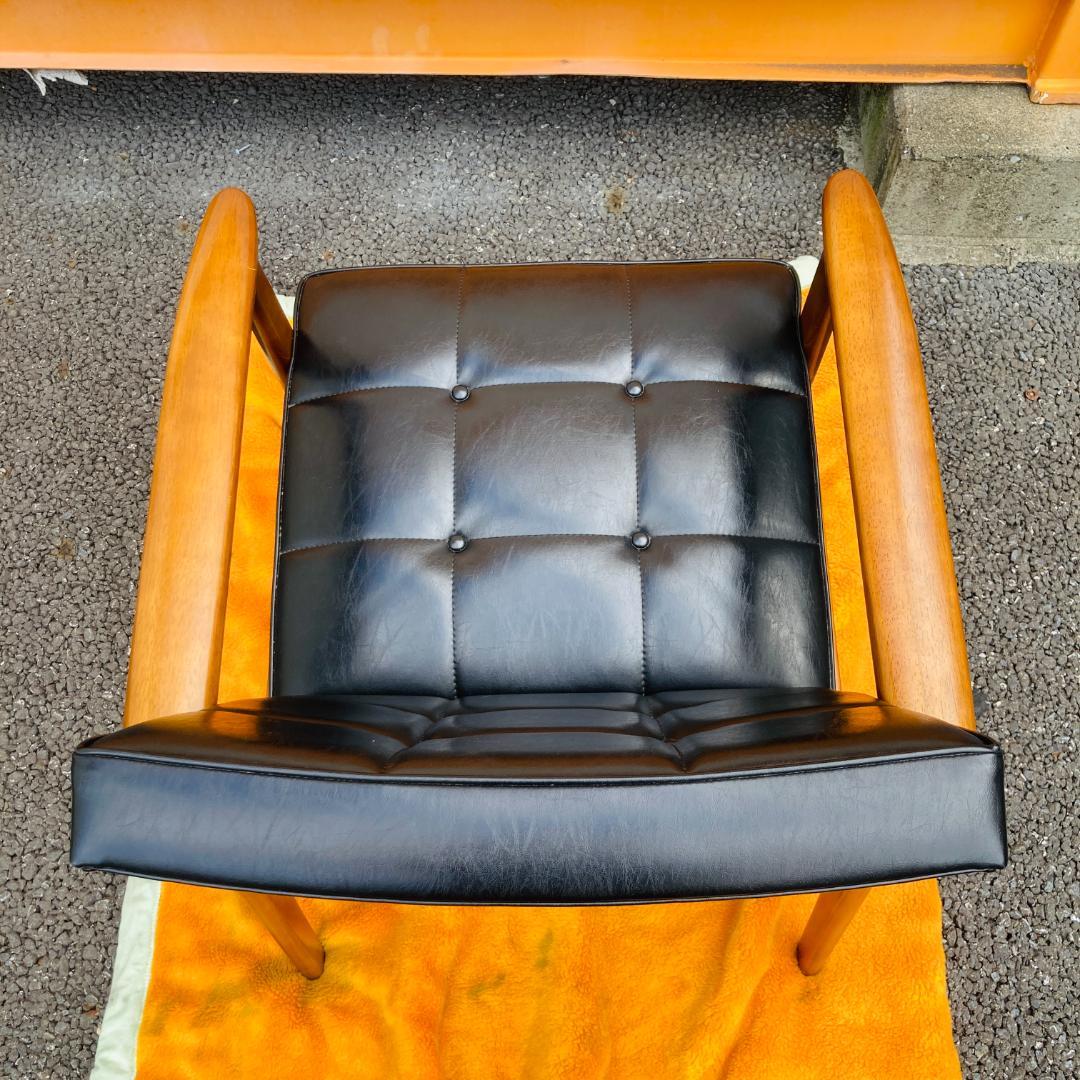 ①カリモク60 Kチェアー スタンダードブラック