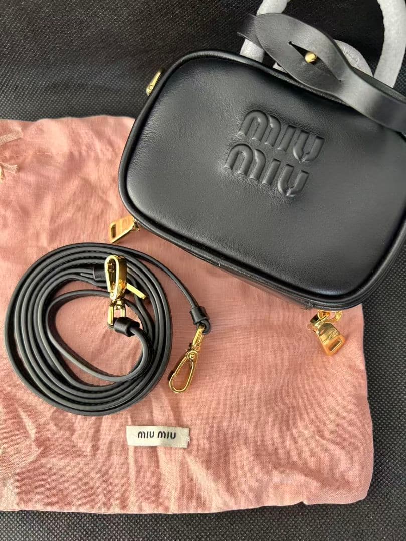 新品未使用 miu miu ミュウミュウ 黒レザーハンドバッグ