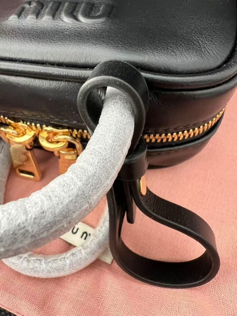 新品未使用 miu miu ミュウミュウ 黒レザーハンドバッグ