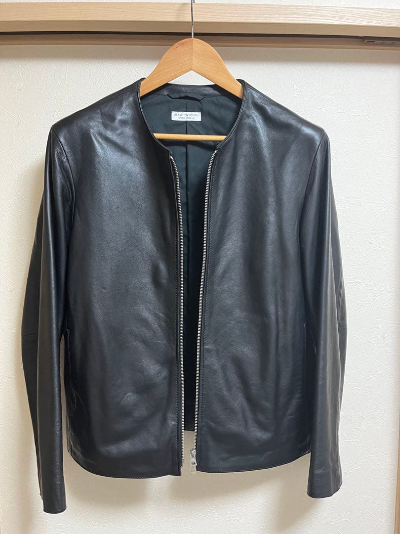 黒ノーカラーレザーシングルライダースジャケット