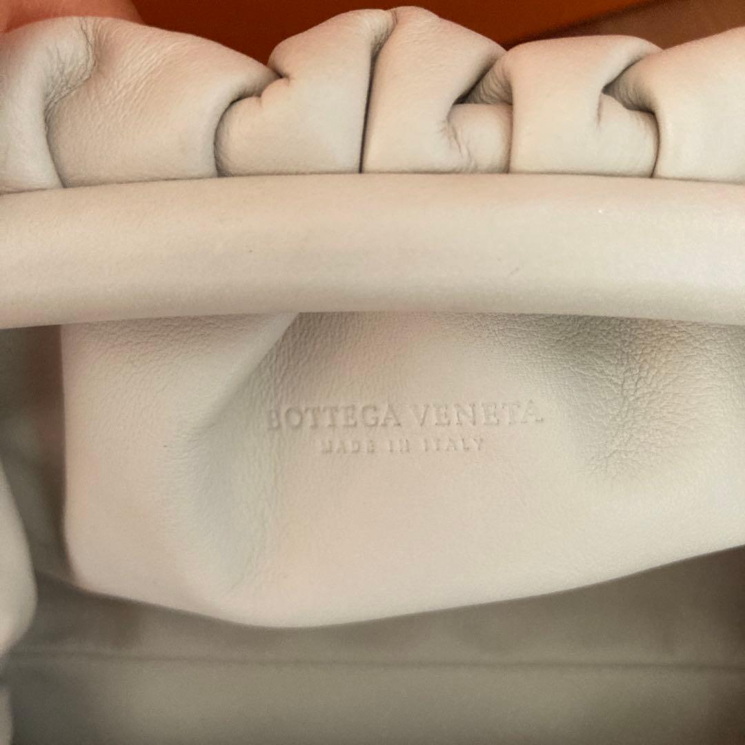 BOTTEGA VENETA ホワイト ギャザーショルダーバッグ