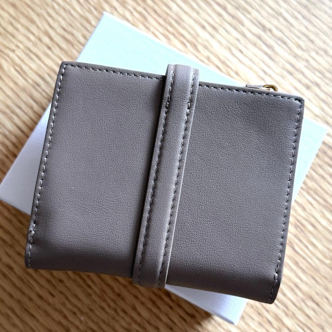 tov 二つ折り財布　レザー　本革