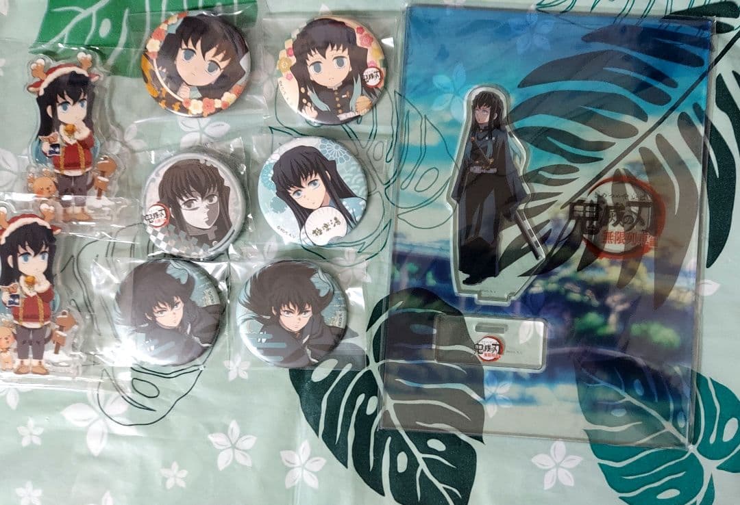 鬼滅の刃　時透無一郎　缶バッジ　アクリルスタンド