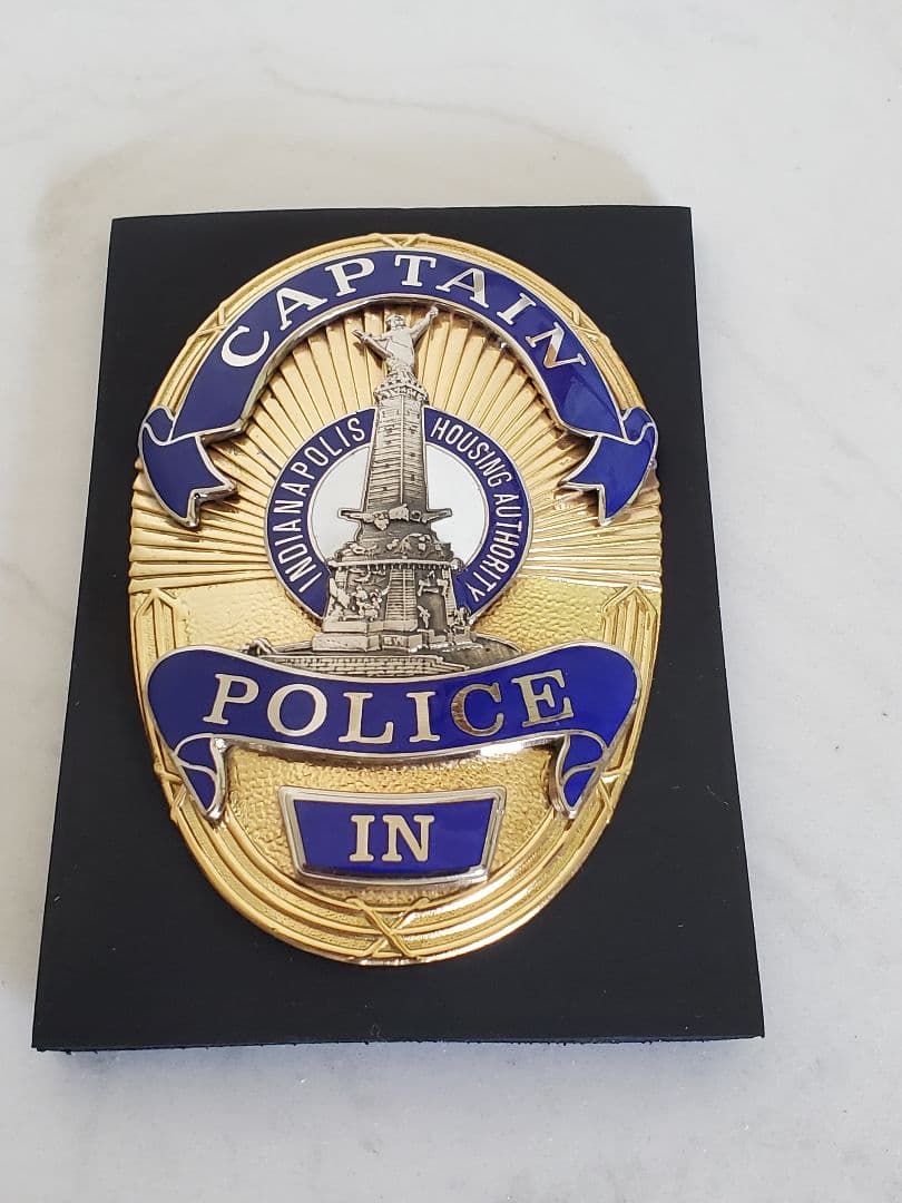 キャプテン警察バッジ インディアナポリス