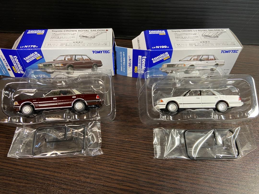 トミカリミテッドビンテージネオ　クラウン ロイヤルサルーン　2台セット