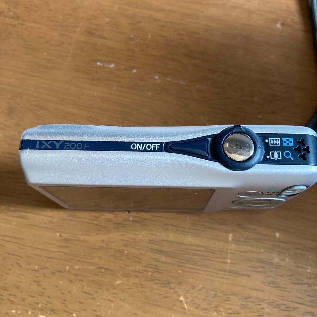 Canon IXY デジタルカメラ 本体とバッテリーチャージャー