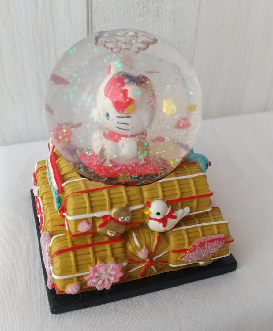 キティ　スノードーム　招き猫　マスコット　置物
