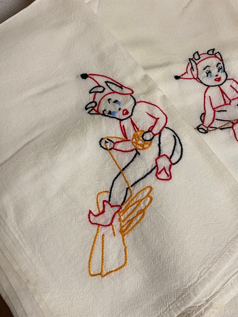 40s'50s'ビンテージデビル刺繍ナプキン、リネン生地 大判古着ファーマーズ