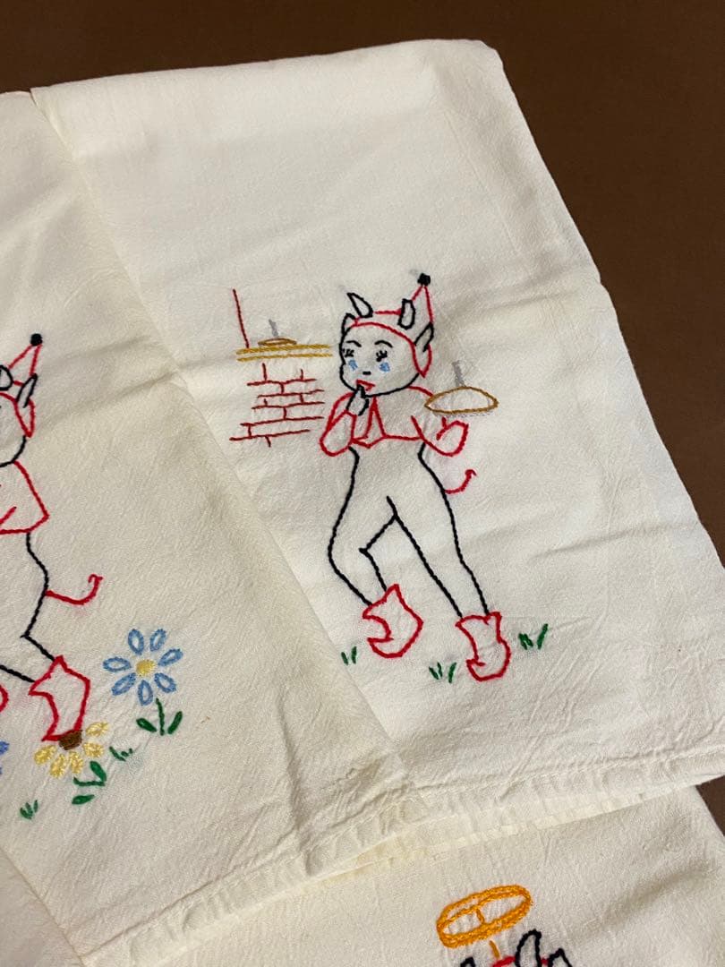 40s'50s'ビンテージデビル刺繍ナプキン、リネン生地 大判古着ファーマーズ