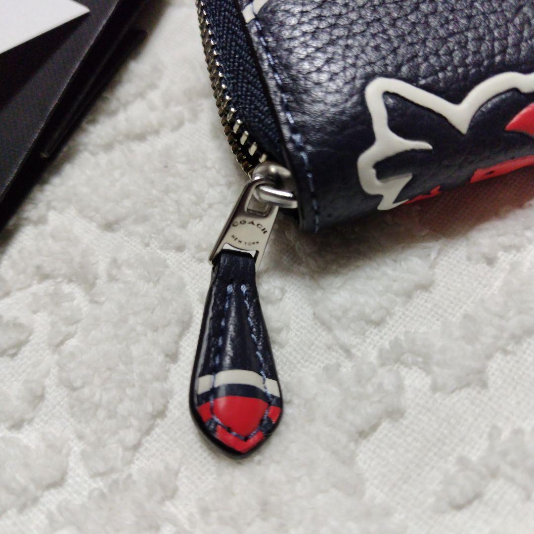 新品　コーチ　スモールジップアラウンドカードケース　ストロベリー