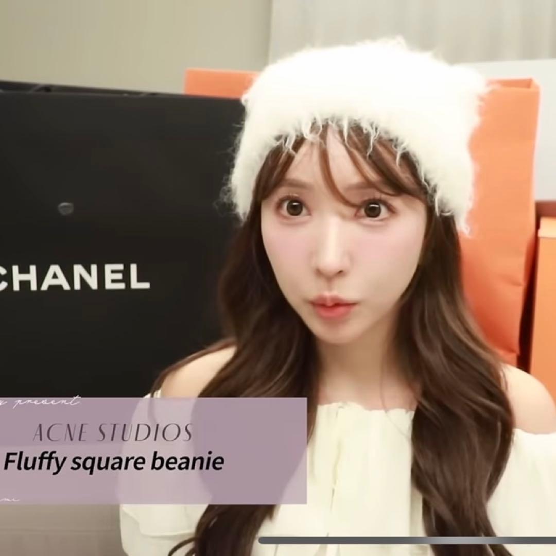 Acne Studios Fluffy Square Beanie ホワイト