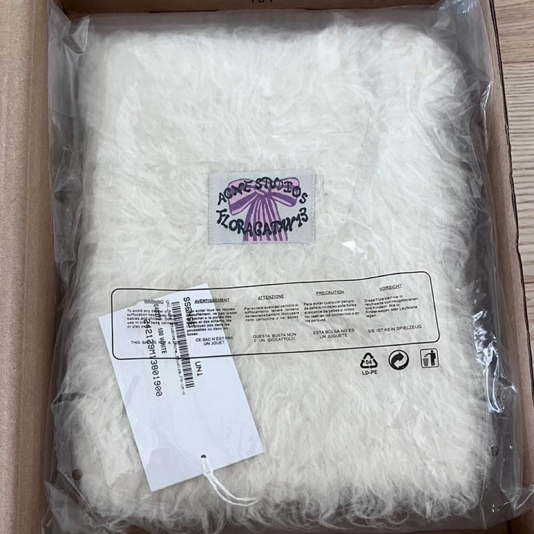 Acne Studios Fluffy Square Beanie ホワイト