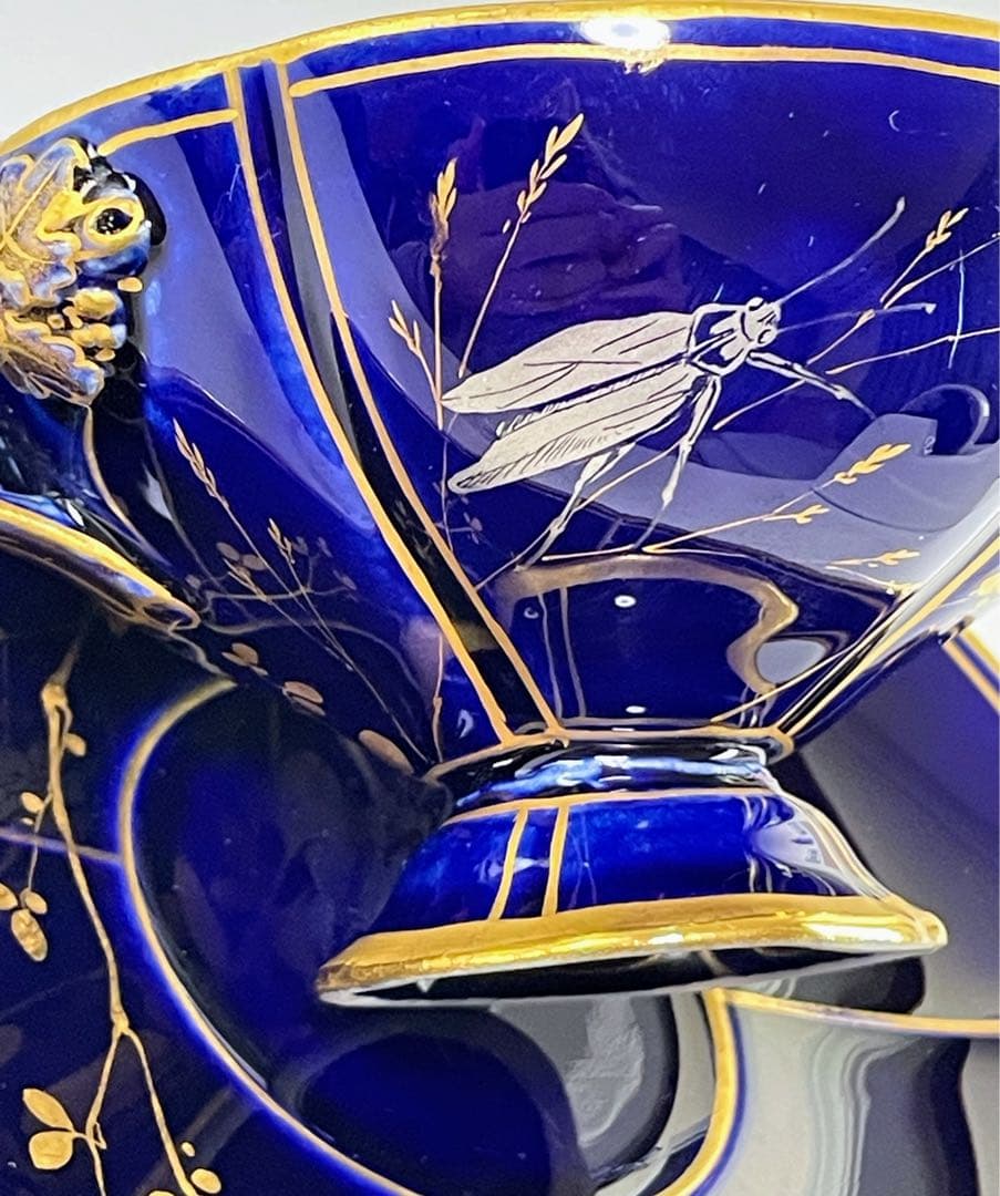 【美品】イギリス窯 コバルトブルー地 金彩・銀彩装飾 ティーカップ＆ソーサー