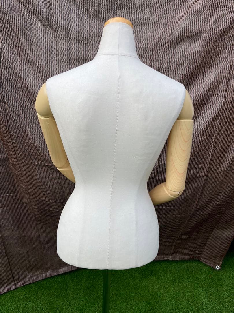 SUN エコボディ トルソー（バスト83サイズ）　腕と手指が動くマネキン