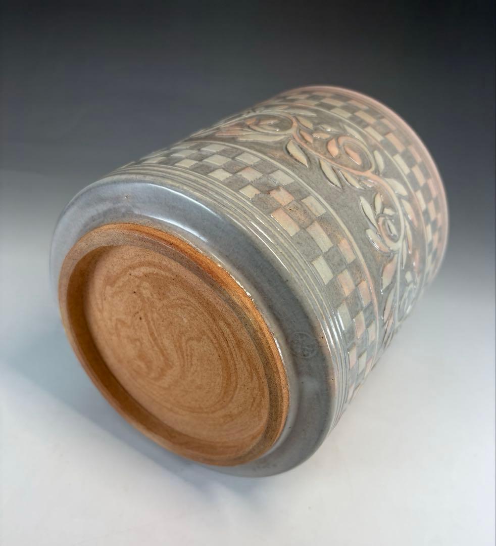 【中古品】佐久間芳山造　唐草模様彫水指（共箱）USED〈税込•送料込〉