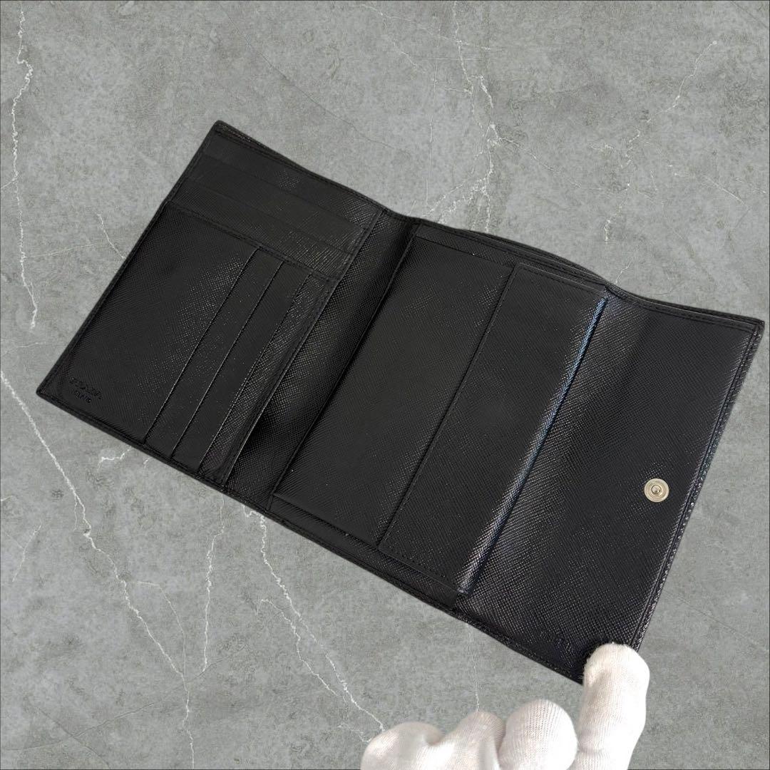 極美品✨ PRADA プラダ 三つ折り財布 サフィアーノ ブラック 三角ロゴ