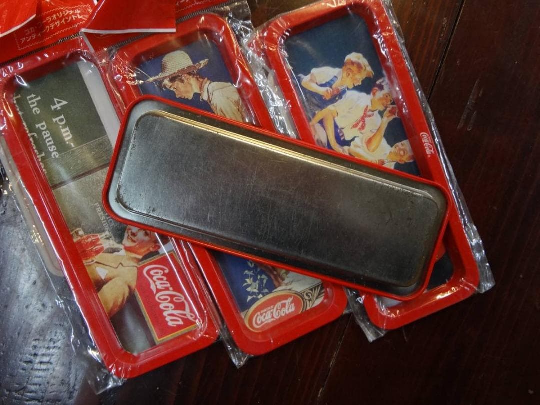 コカコーラオリジナル・アンティークデザイントレー４枚セット　　1980年代もの