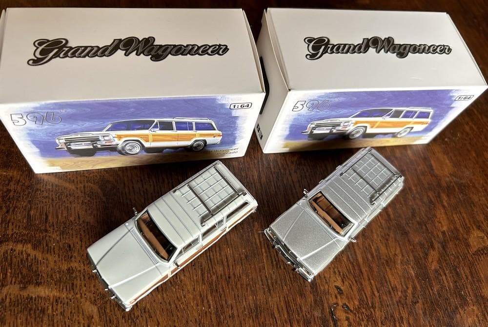 ★Jeep Grand Wagoneer/グランドワゴニア ミニカー 白・銀2台